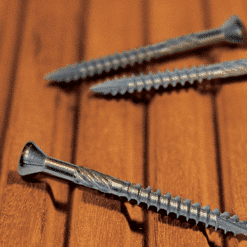 Vlonderschroeven op vlonderplank